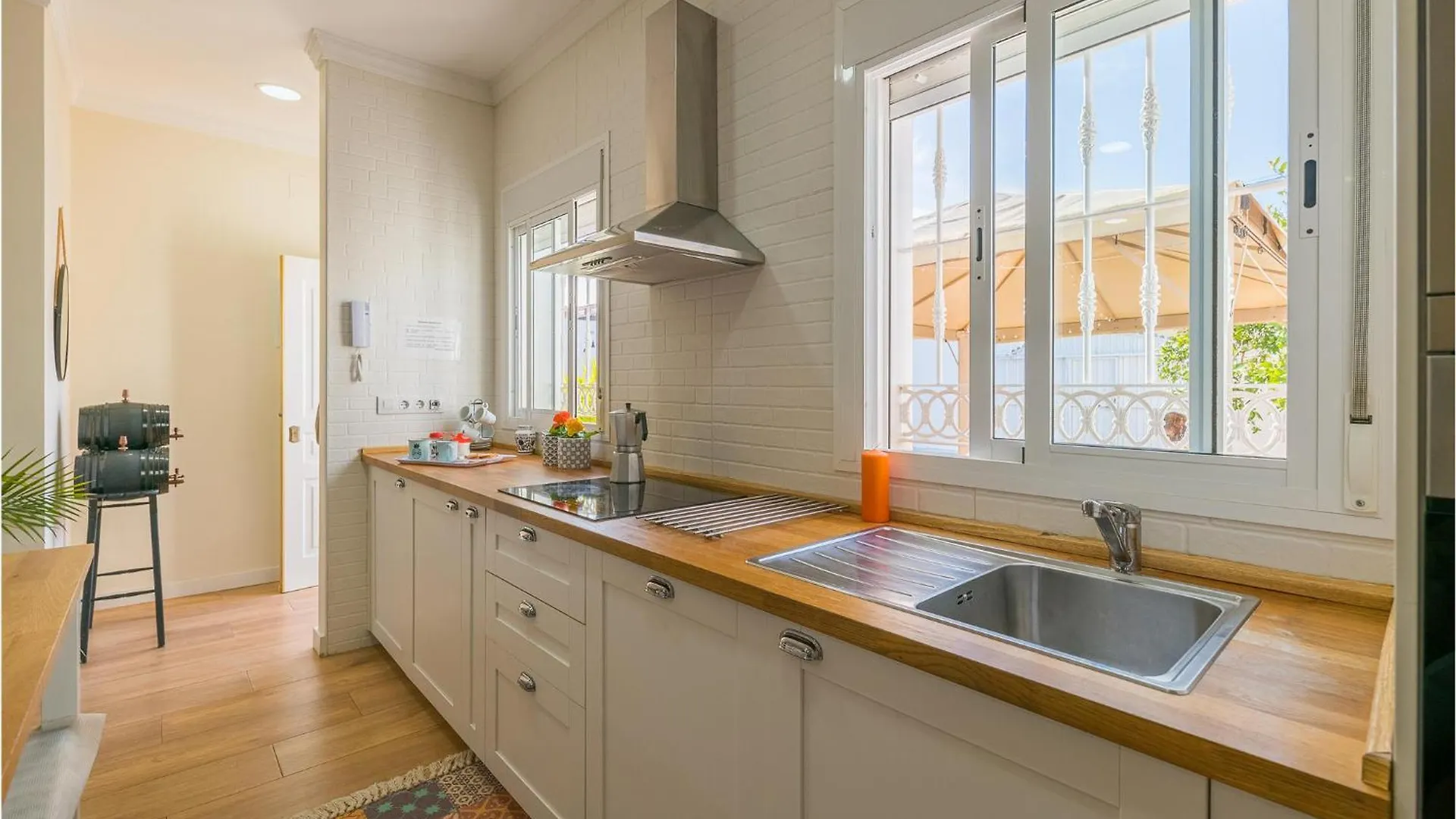 Lovely Home In San Jose Del Valle With Kitchen La Barca de la Florida 0*,
