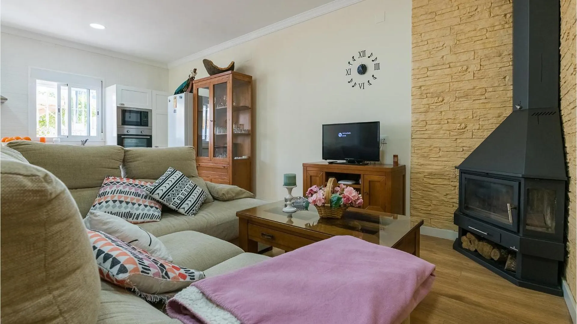 Lovely Home In San Jose Del Valle With Kitchen La Barca de la Florida Holiday home